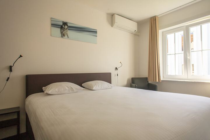 Room 2 of 43