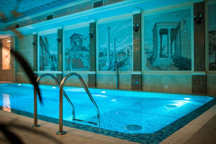 Pool 76 of 137