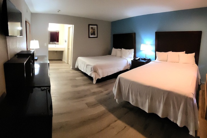 2 Queen Beds (4 of 9)
