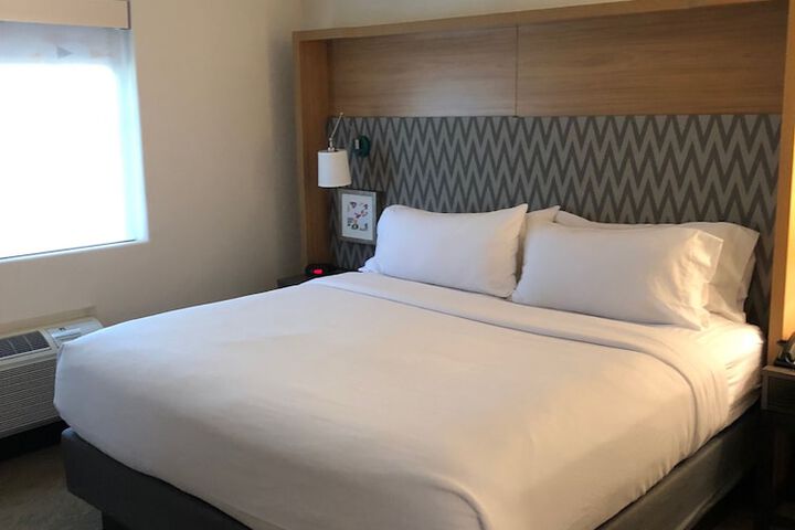 Standard | King Bed (9 of 14)