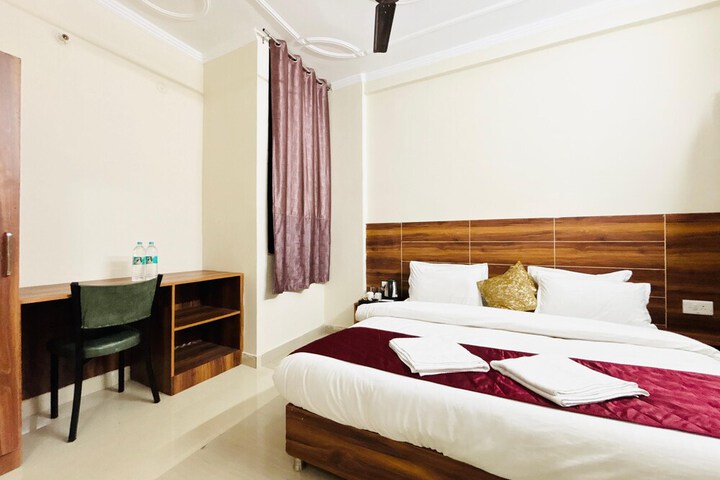 Room 10 of 26