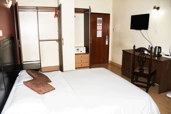 Room 8 of 25