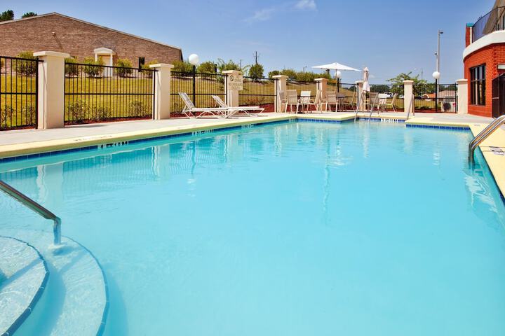Hotel Pool