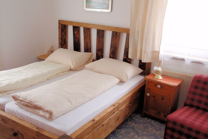 Room 4 of 28
