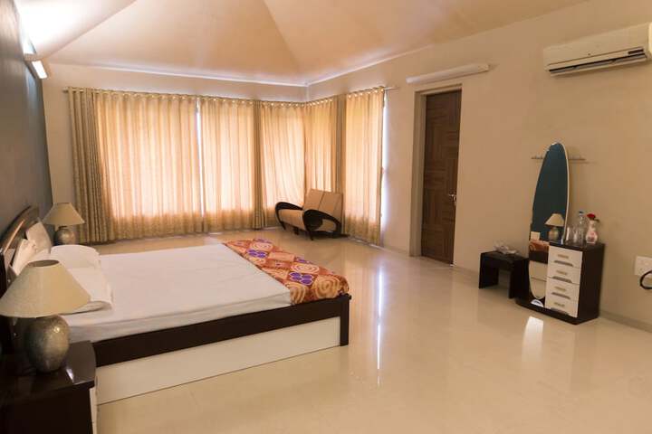 Room 25 of 102
