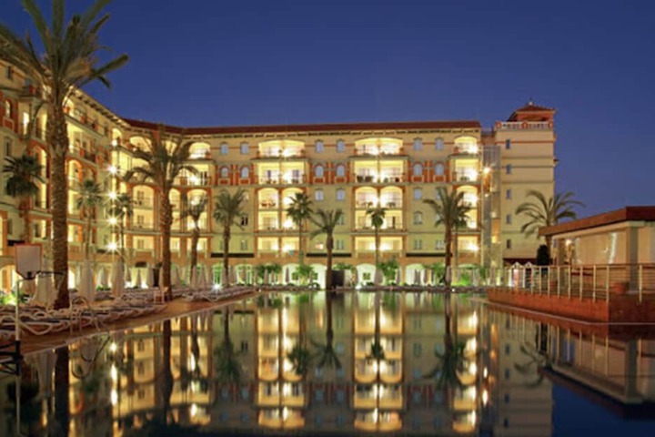 Pools & Facilities