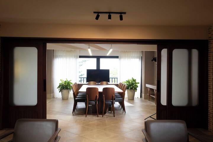 Business Center 65 of 71