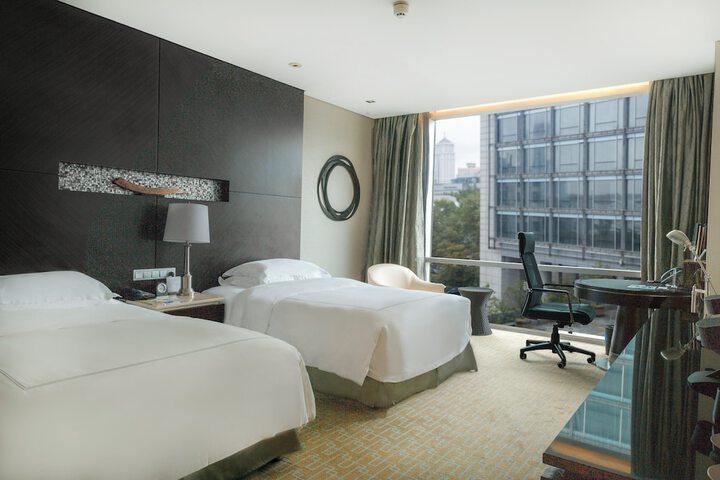 Room 16 of 136