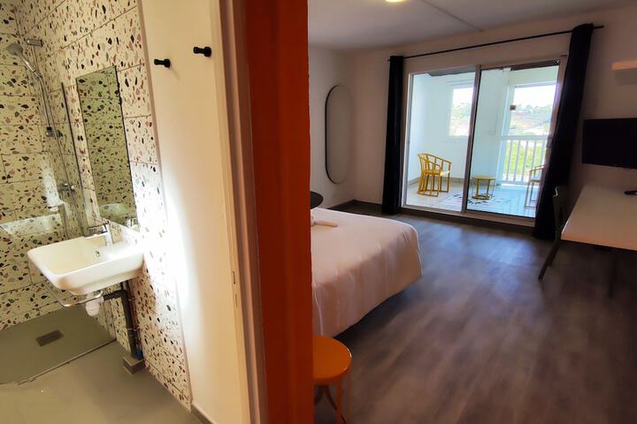 Room 3 of 40