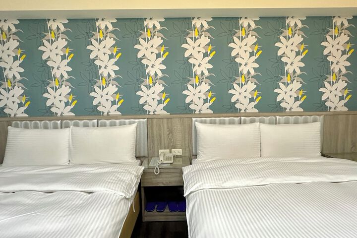 Room 17 of 30
