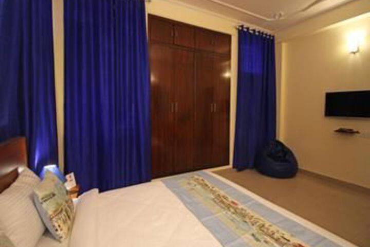 Room 9 of 27