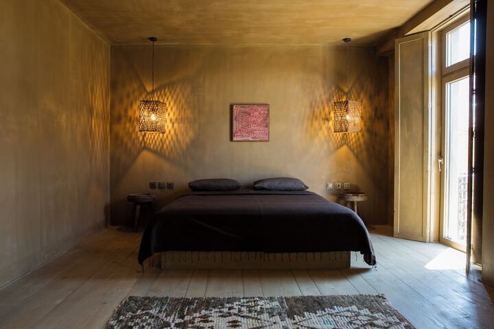 Room 28 of 142