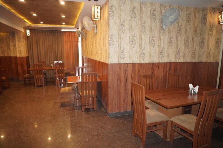 Dining 17 of 25