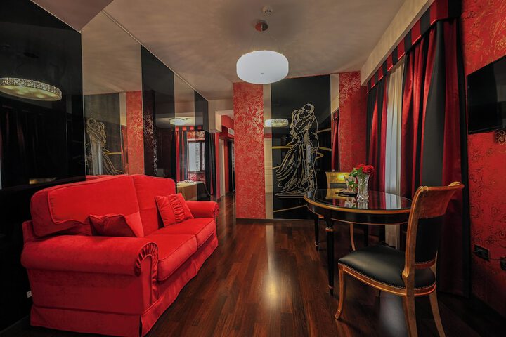 Room 13 of 32