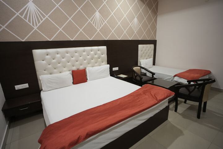 Room 6 of 24