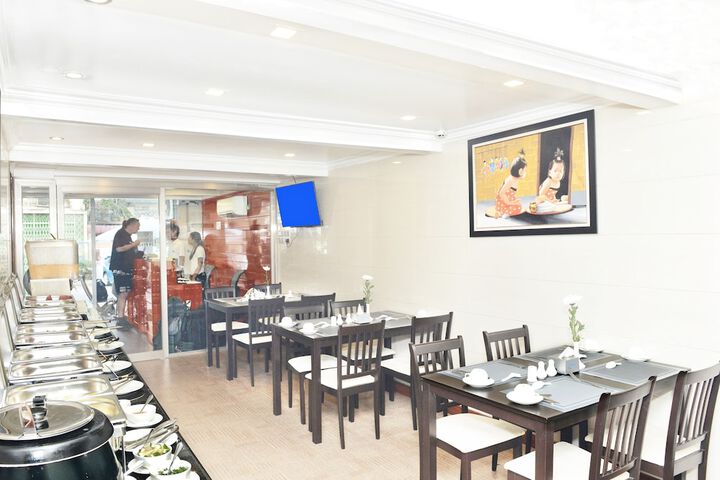 Dining 18 of 24