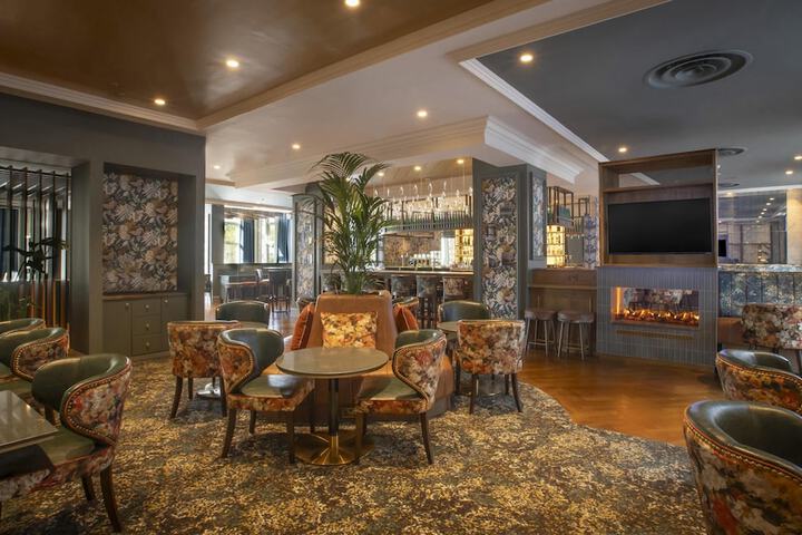 Lounge 39 of 57