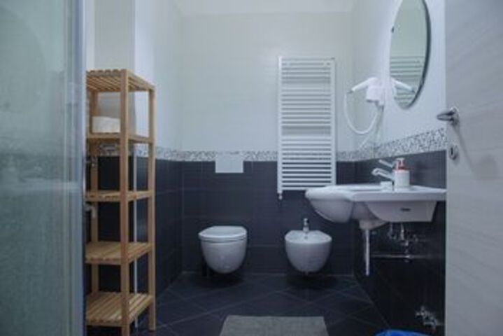 Room 3 of 28