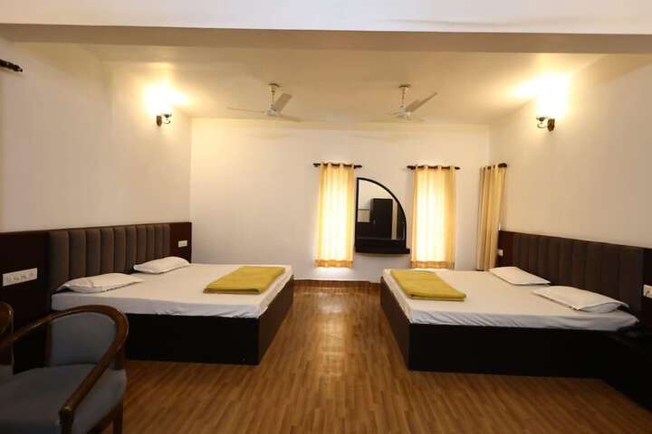 Room 4 of 18