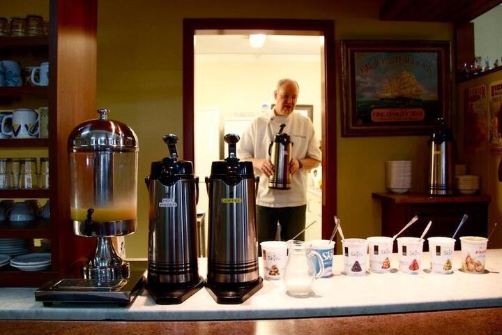Breakfast/Coffee Service 54 of 78