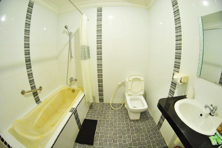 Room 8 of 35