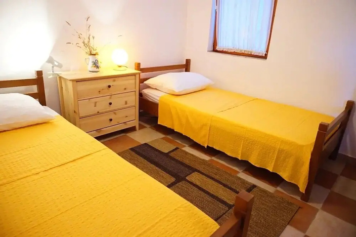 Room 6 of 11