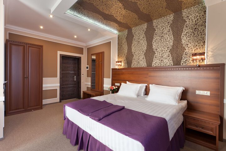 Room 10 of 31