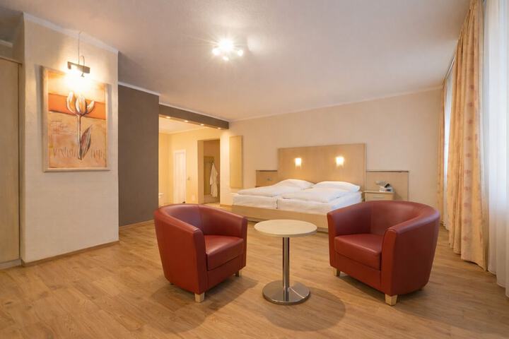 Room 3 of 16