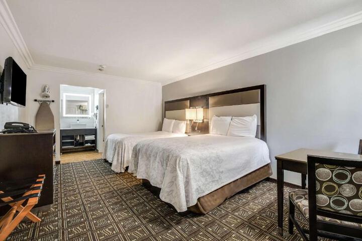 2 Double Beds (5 of 7)
