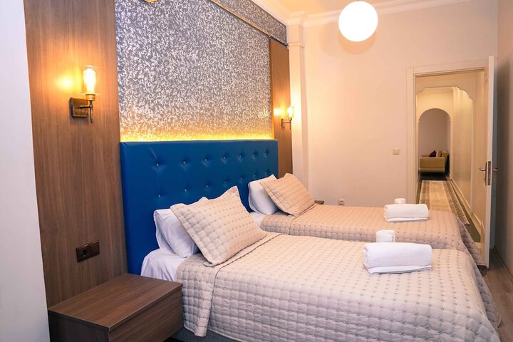 Room 42 of 117