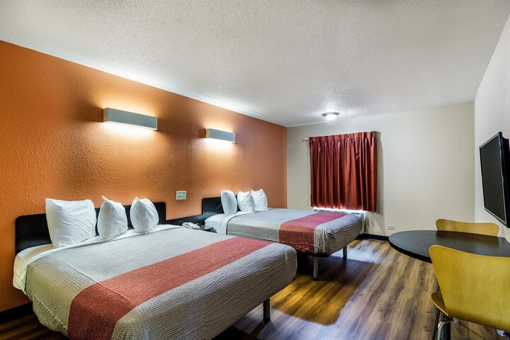 Queen Room Disability Accessible (8 of 8)