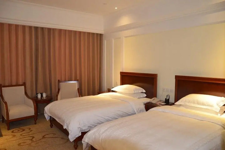 Room 6 of 8