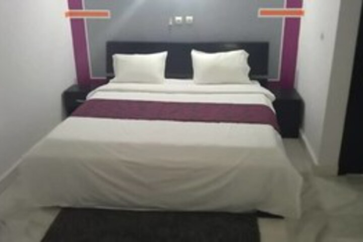 Room 28 of 35