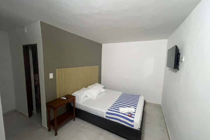 Room 4 of 16