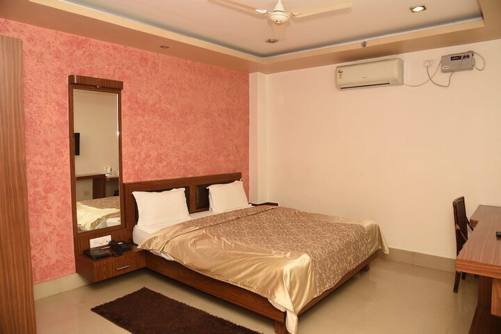 Room 13 of 94
