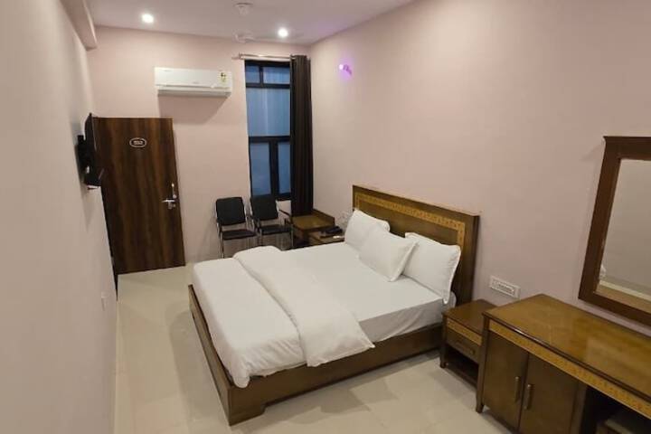 Room 15 of 40