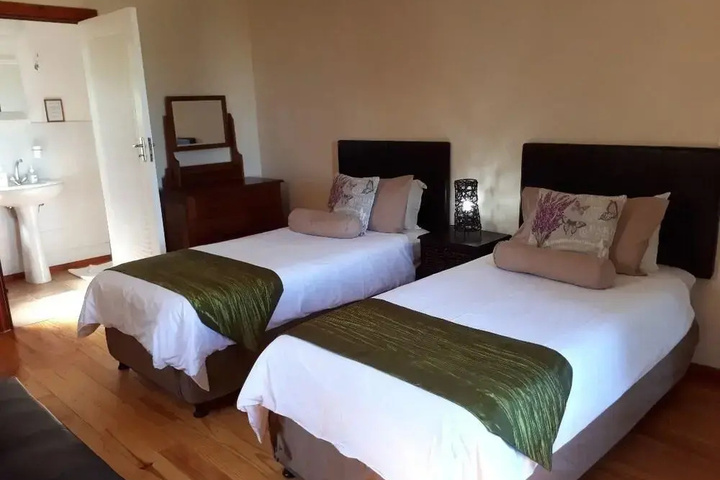 Room 4 of 18