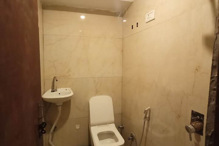Room 10 of 13