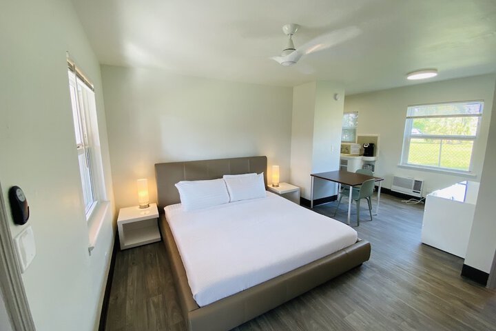 Deluxe King Bed Traditional Building (5 of 38)
