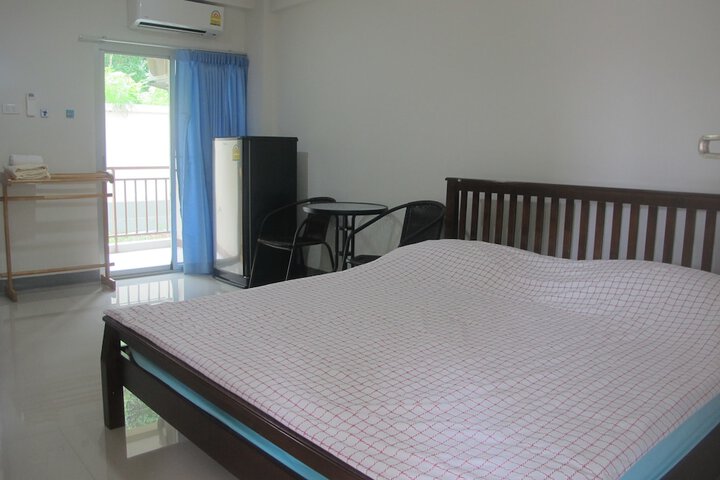 Room 2 of 33