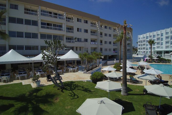 Pola Costa Beach Hotel Apartment