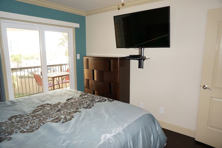 Room 27 of 210