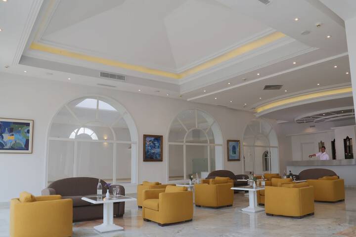 Lounge 89 of 145
