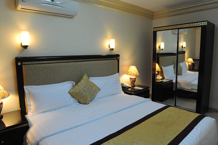 Room 13 of 39
