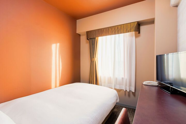 Room 6 of 72