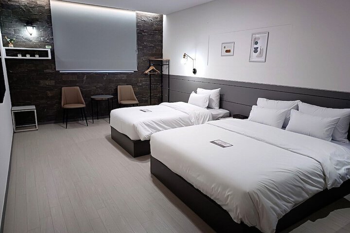 Room 11 of 20