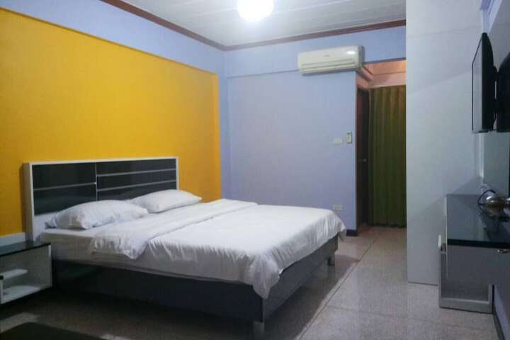 Room 10 of 30