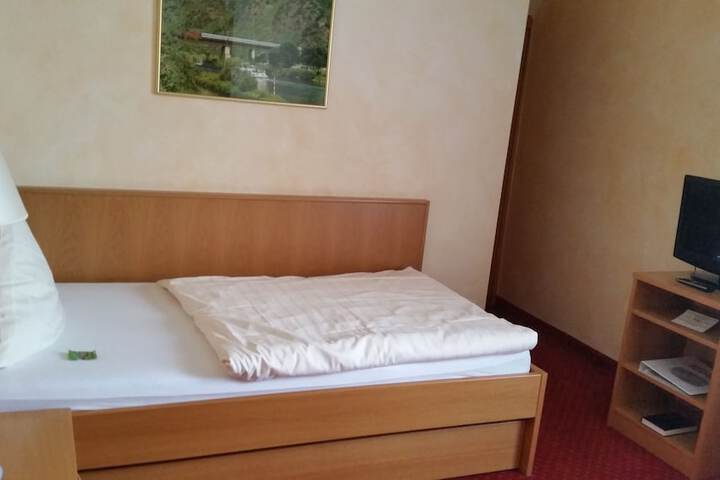 Room 4 of 42