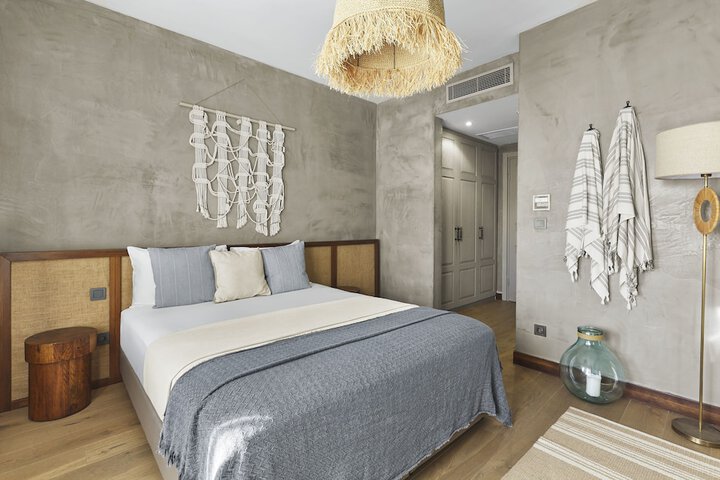 Room 17 of 77