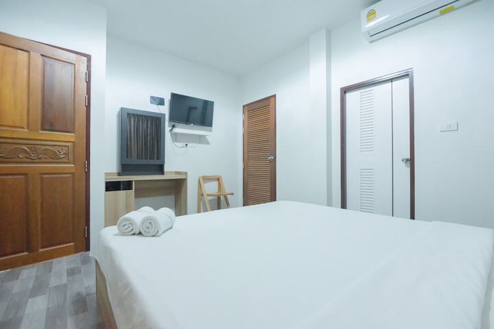 Room 33 of 104